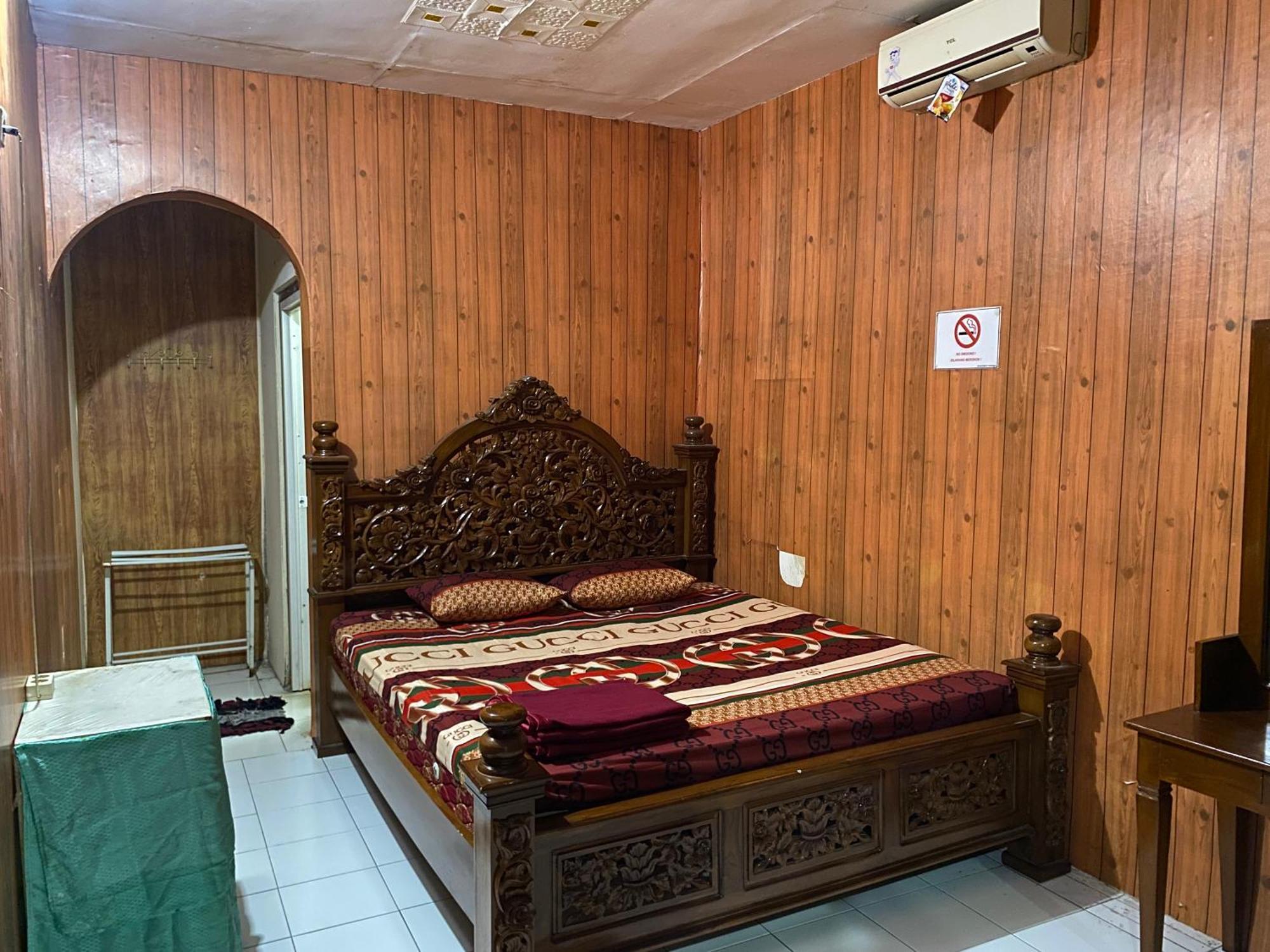 Parikesit Guest House Джокьякарта Экстерьер фото