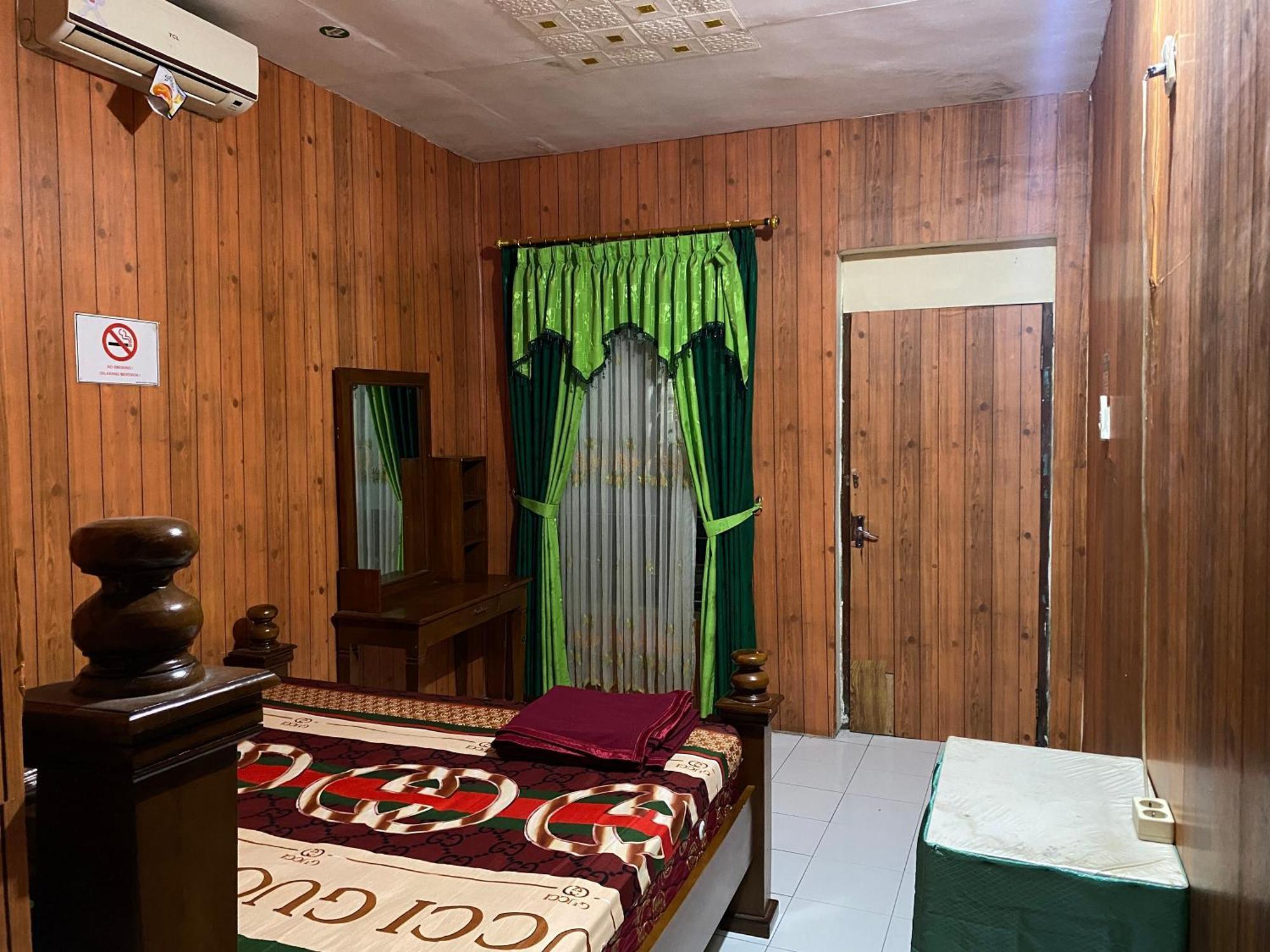 Parikesit Guest House Джокьякарта Экстерьер фото