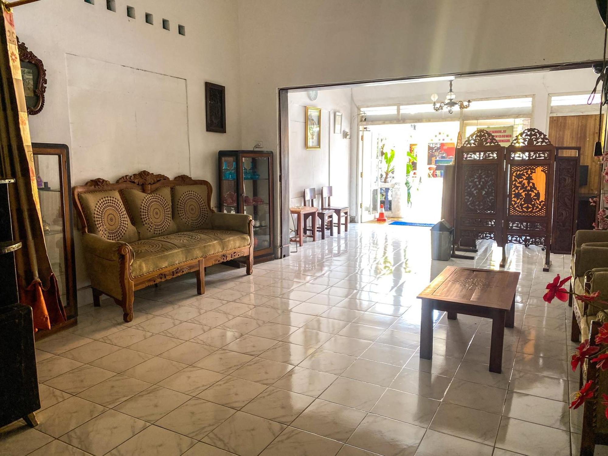 Parikesit Guest House Джокьякарта Экстерьер фото