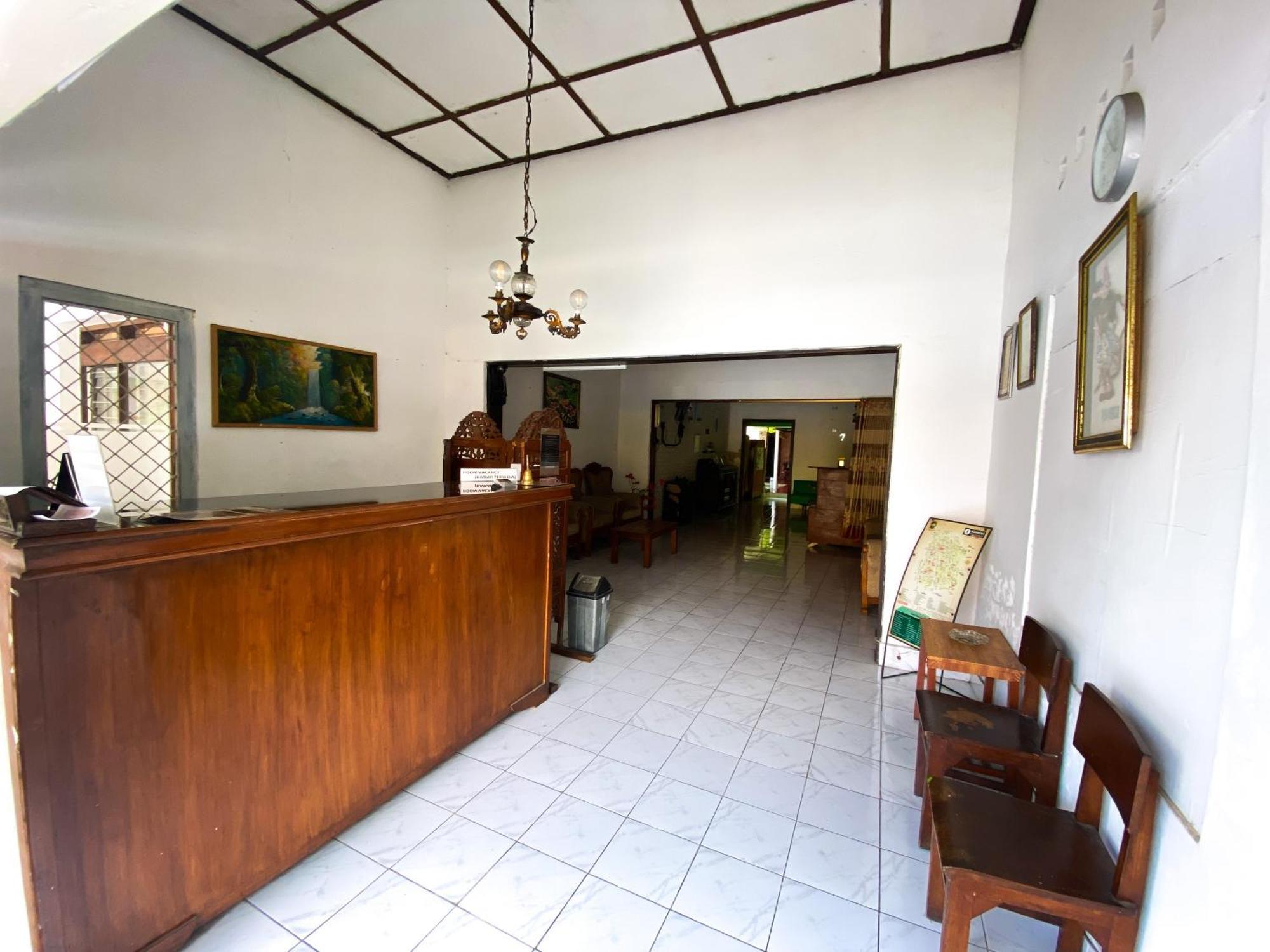 Parikesit Guest House Джокьякарта Экстерьер фото
