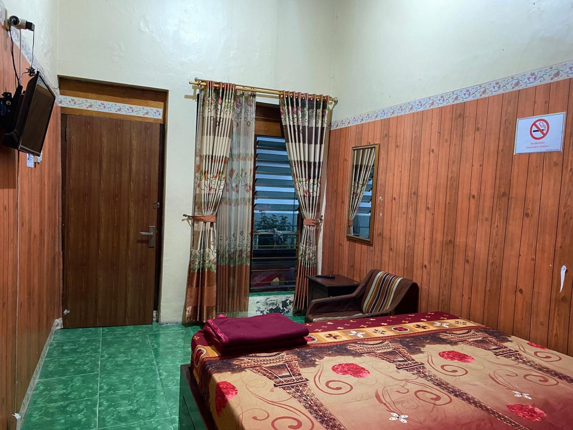Parikesit Guest House Джокьякарта Экстерьер фото