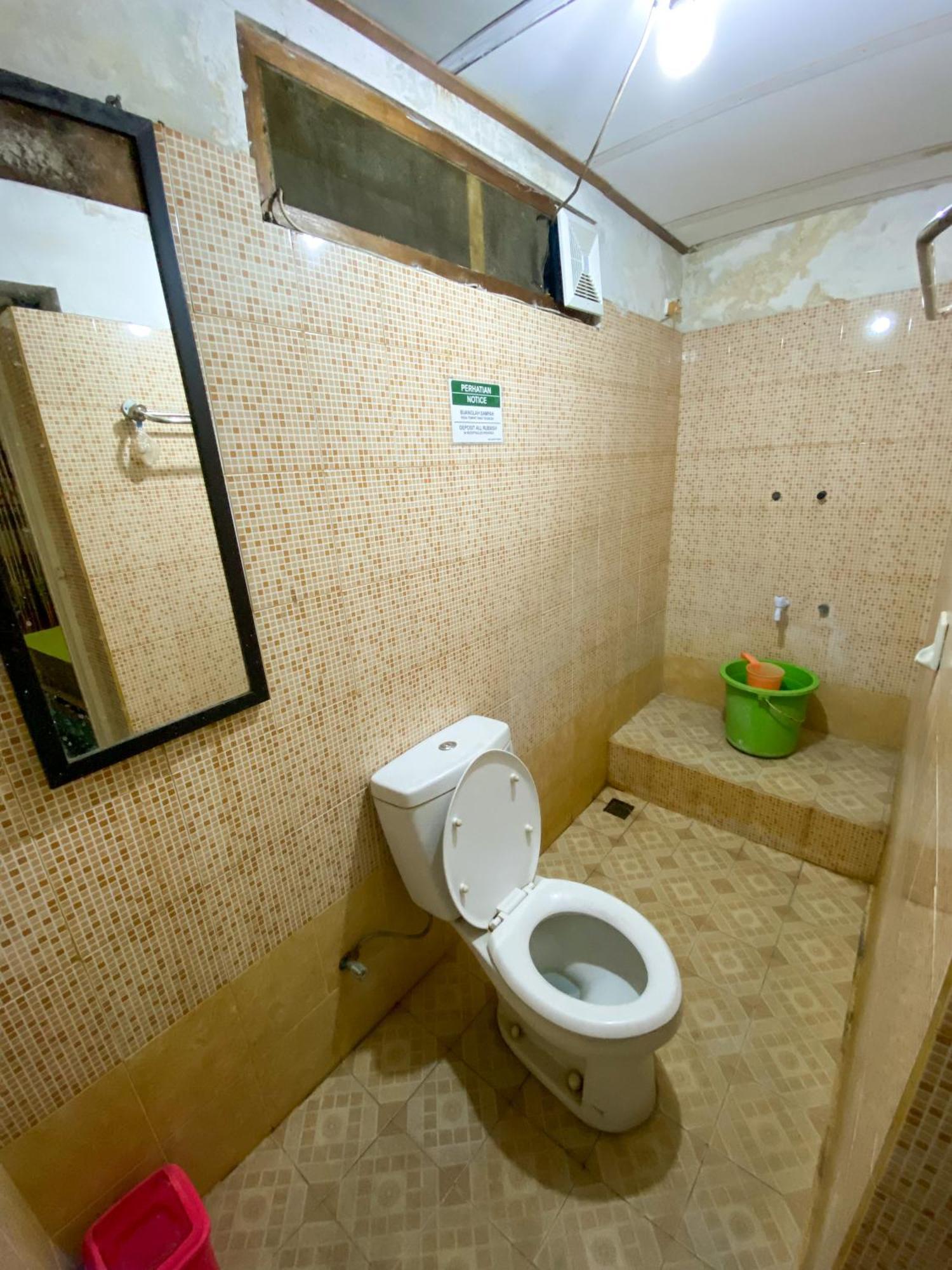 Parikesit Guest House Джокьякарта Экстерьер фото